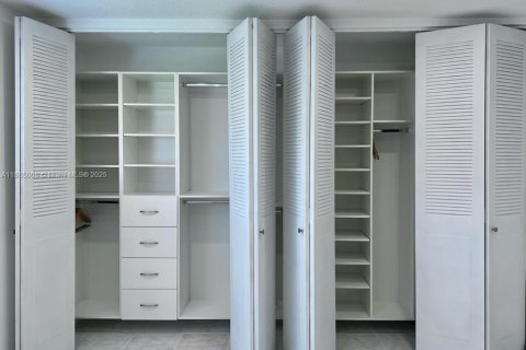 Condominio en alquiler en Lauderdale Lakes, Florida, 2 dormitorios, 87.7 m2 № 2014725 - foto 19