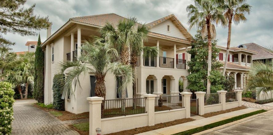 House in Miramar Beach, Florida 4 bedrooms, 286.23 sq.m. № 562152