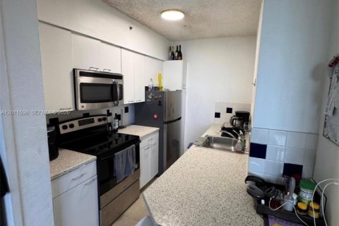 Condo in Miami Beach, Florida  № 2075279 - photo 2