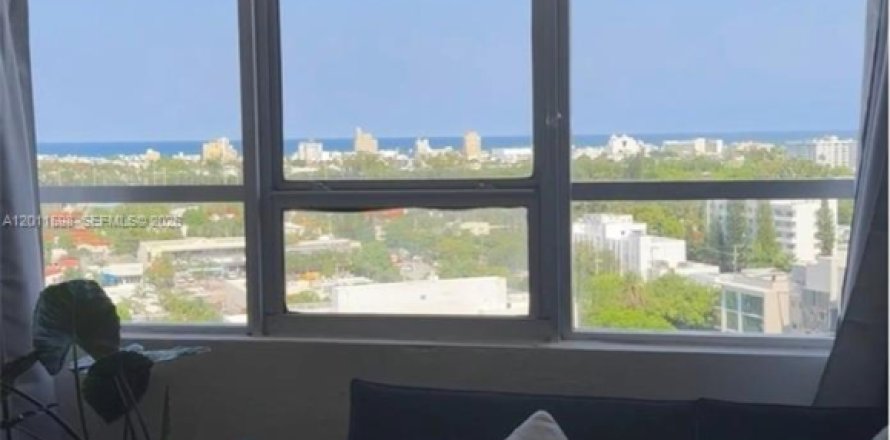 Studio in the Condo in Miami Beach, Florida  № 2075279