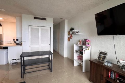 Condo in Miami Beach, Florida  № 2075279 - photo 3
