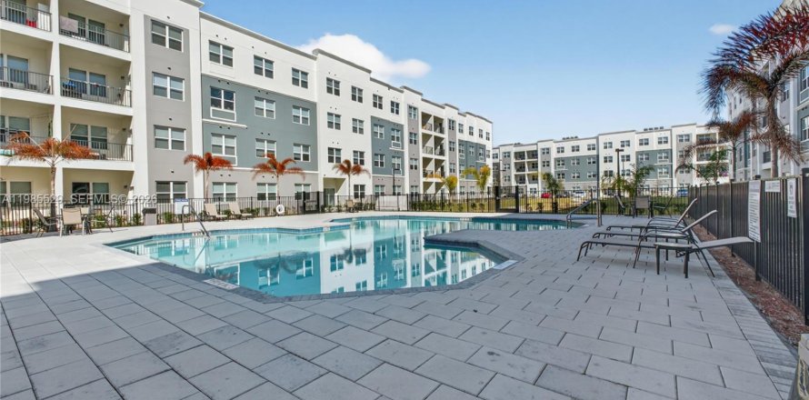 Condominio en Orlando, Florida, 1 dormitorio  № 2049051