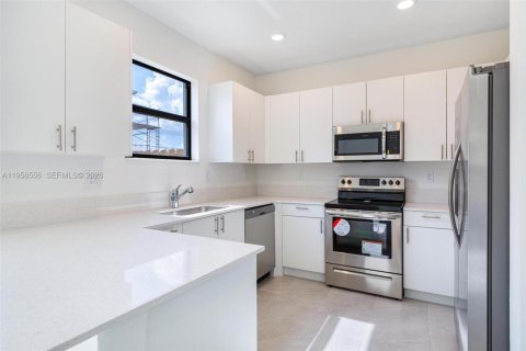 Adosado en venta en Homestead, Florida, 3 dormitorios, 166.85 m2 № 2017766 - foto 2