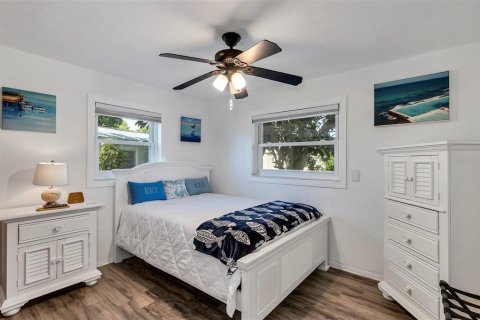 House in Saint Petersburg, Florida 2 bedrooms, 117.61 sq.m. № 1902193 - photo 11