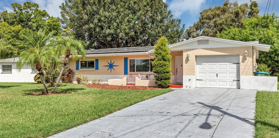 House in Saint Petersburg, Florida 2 bedrooms, 117.61 sq.m. № 1902193