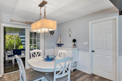 House in Saint Petersburg, Florida 2 bedrooms, 117.61 sq.m. № 1902193 - photo 4