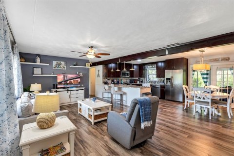 House in Saint Petersburg, Florida 2 bedrooms, 117.61 sq.m. № 1902193 - photo 2