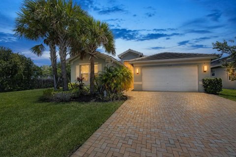 Casa en Port St. Lucie, Florida 3 dormitorios, 201.32 m2 № 2262258