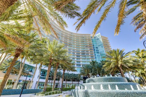 Кондоминиум с 3 спальнями в Помпано-Бич, Флорида № 2017639