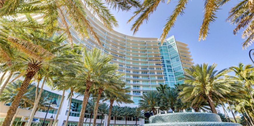 Кондоминиум с 3 спальнями в Помпано-Бич, Флорида № 2017639