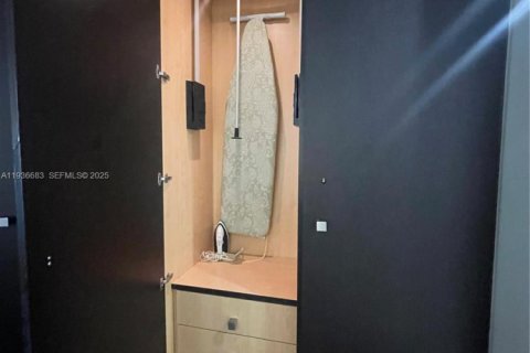 Condo in Doral, Florida, 1 bedroom  № 1994968 - photo 26