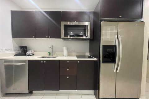 Condo in Doral, Florida, 1 bedroom  № 1994968 - photo 14