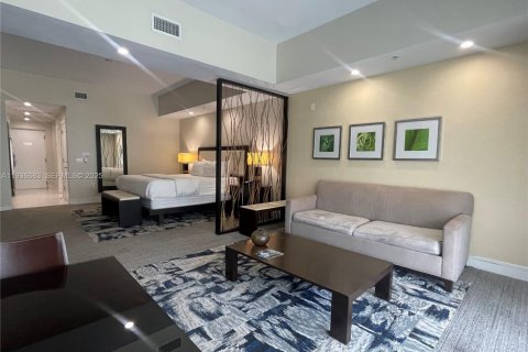 Condo in Doral, Florida, 1 bedroom  № 1994968 - photo 2