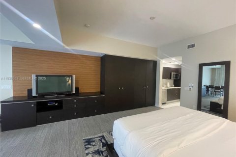 Condo in Doral, Florida, 1 bedroom  № 1994968 - photo 11