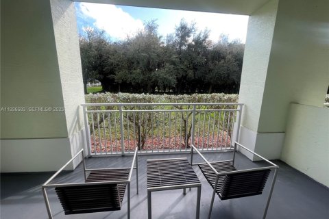 Condo in Doral, Florida, 1 bedroom  № 1994968 - photo 21