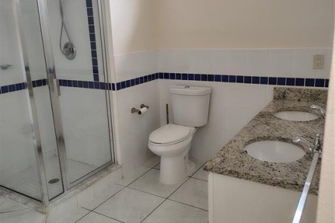 Снять в аренду таунхаус в Киссимми, Флорида 2 комнаты, 160.54м2, № 2094715 - фото 17
