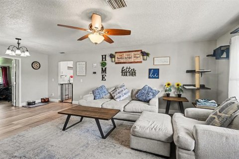 Casa en venta en Deltona, Florida, 3 dormitorios, 145.95 m2 № 2386025 - foto 4