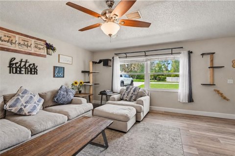Casa en venta en Deltona, Florida, 3 dormitorios, 145.95 m2 № 2386025 - foto 5