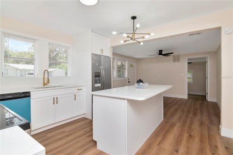 House in Plant City, Florida 3 bedrooms, 137.22 sq.m. № 1877234 - photo 9