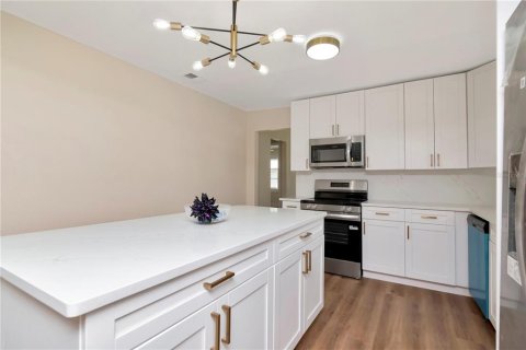 House in Plant City, Florida 3 bedrooms, 137.22 sq.m. № 1877234 - photo 8