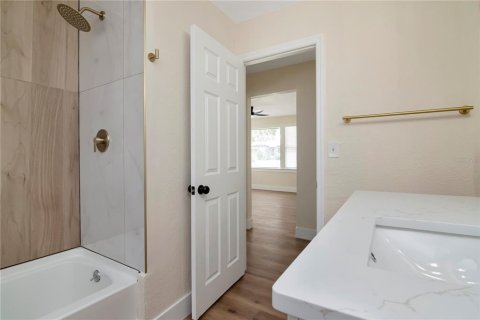 House in Plant City, Florida 3 bedrooms, 137.22 sq.m. № 1877234 - photo 22