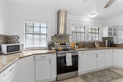 Villa ou maison à vendre à Tampa, Floride: 5 chambres, 174.28 m2 № 2294827 - photo 12