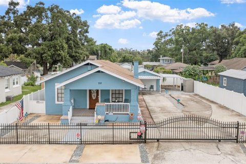 House in Tampa, Florida 5 bedrooms, 174.28 sq.m. № 2294827