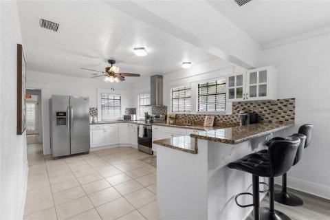 Villa ou maison à vendre à Tampa, Floride: 5 chambres, 174.28 m2 № 2294827 - photo 9