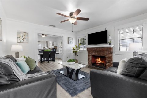 Villa ou maison à vendre à Tampa, Floride: 5 chambres, 174.28 m2 № 2294827 - photo 5