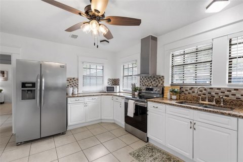 Villa ou maison à vendre à Tampa, Floride: 5 chambres, 174.28 m2 № 2294827 - photo 10