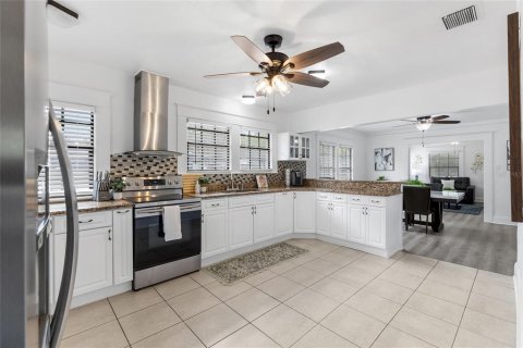 Villa ou maison à vendre à Tampa, Floride: 5 chambres, 174.28 m2 № 2294827 - photo 11