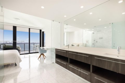 Condo in Miami, Florida, 1 bedroom  № 2004538 - photo 12