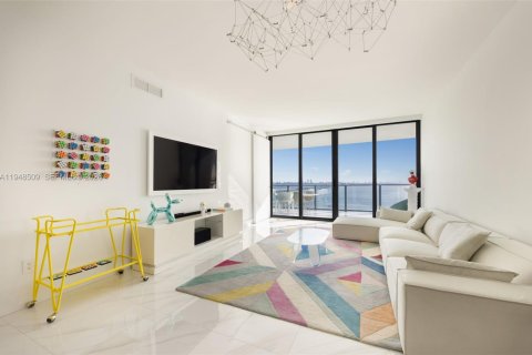 Condo in Miami, Florida, 1 bedroom  № 2004538 - photo 8