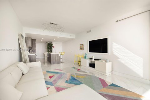 Condo in Miami, Florida, 1 bedroom  № 2004538 - photo 7