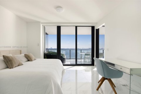 Condo in Miami, Florida, 1 bedroom  № 2004538 - photo 11