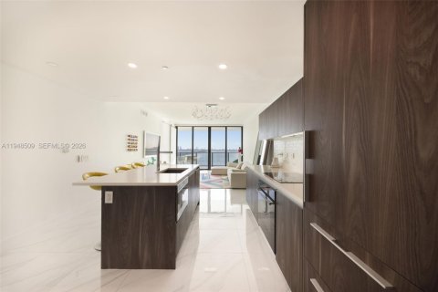 Condo in Miami, Florida, 1 bedroom  № 2004538 - photo 6