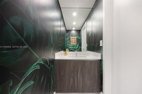 Condo in Miami, Florida, 1 bedroom  № 2004538 - photo 13