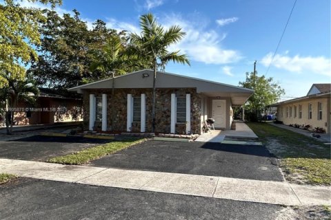 Villa ou maison à louer à Hollywood, Floride: 3 chambres, 124.49 m2 № 1956640 - photo 17