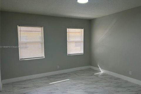 Villa ou maison à louer à Hollywood, Floride: 3 chambres, 124.49 m2 № 1956640 - photo 13