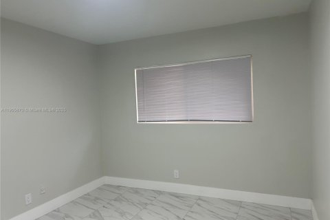 Villa ou maison à louer à Hollywood, Floride: 3 chambres, 124.49 m2 № 1956640 - photo 14