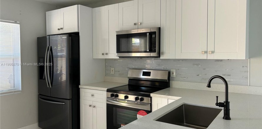 Villa ou maison à Hollywood, Floride 3 chambres, 124.49 m2 № 1956640