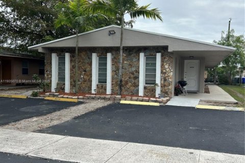 Villa ou maison à louer à Hollywood, Floride: 3 chambres, 124.49 m2 № 1956640 - photo 3