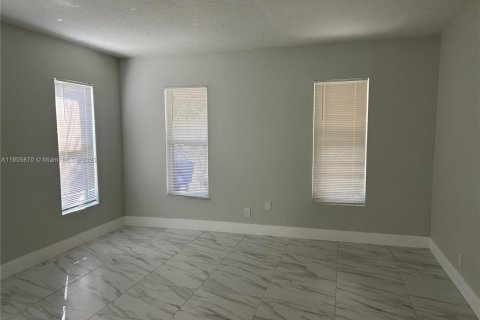 Villa ou maison à louer à Hollywood, Floride: 3 chambres, 124.49 m2 № 1956640 - photo 9