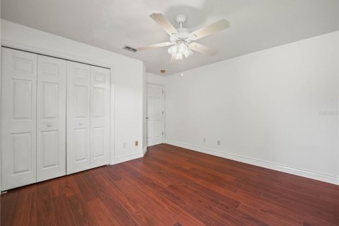 House in Plant City, Florida 5 bedrooms, 282.79 sq.m. № 1828428 - photo 10