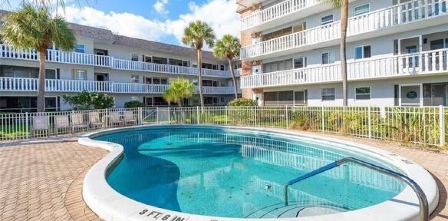 Condo in Pompano Beach, Florida, 2 bedrooms № 1079561