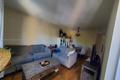 Condo in Cutler Bay, Florida, 2 bedrooms  № 1890411 - photo 3