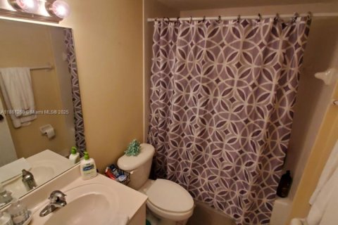 Condo in Cutler Bay, Florida, 2 bedrooms  № 1890411 - photo 9