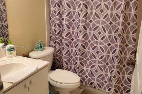 Condo in Cutler Bay, Florida, 2 bedrooms  № 1890411 - photo 8