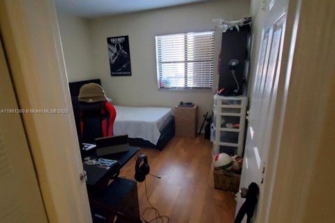 Condo in Cutler Bay, Florida, 2 bedrooms  № 1890411 - photo 4
