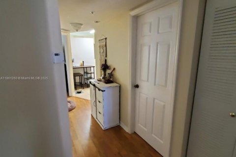 Condo in Cutler Bay, Florida, 2 bedrooms  № 1890411 - photo 2